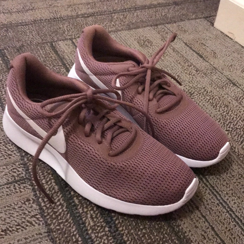 Nike tennis shoes